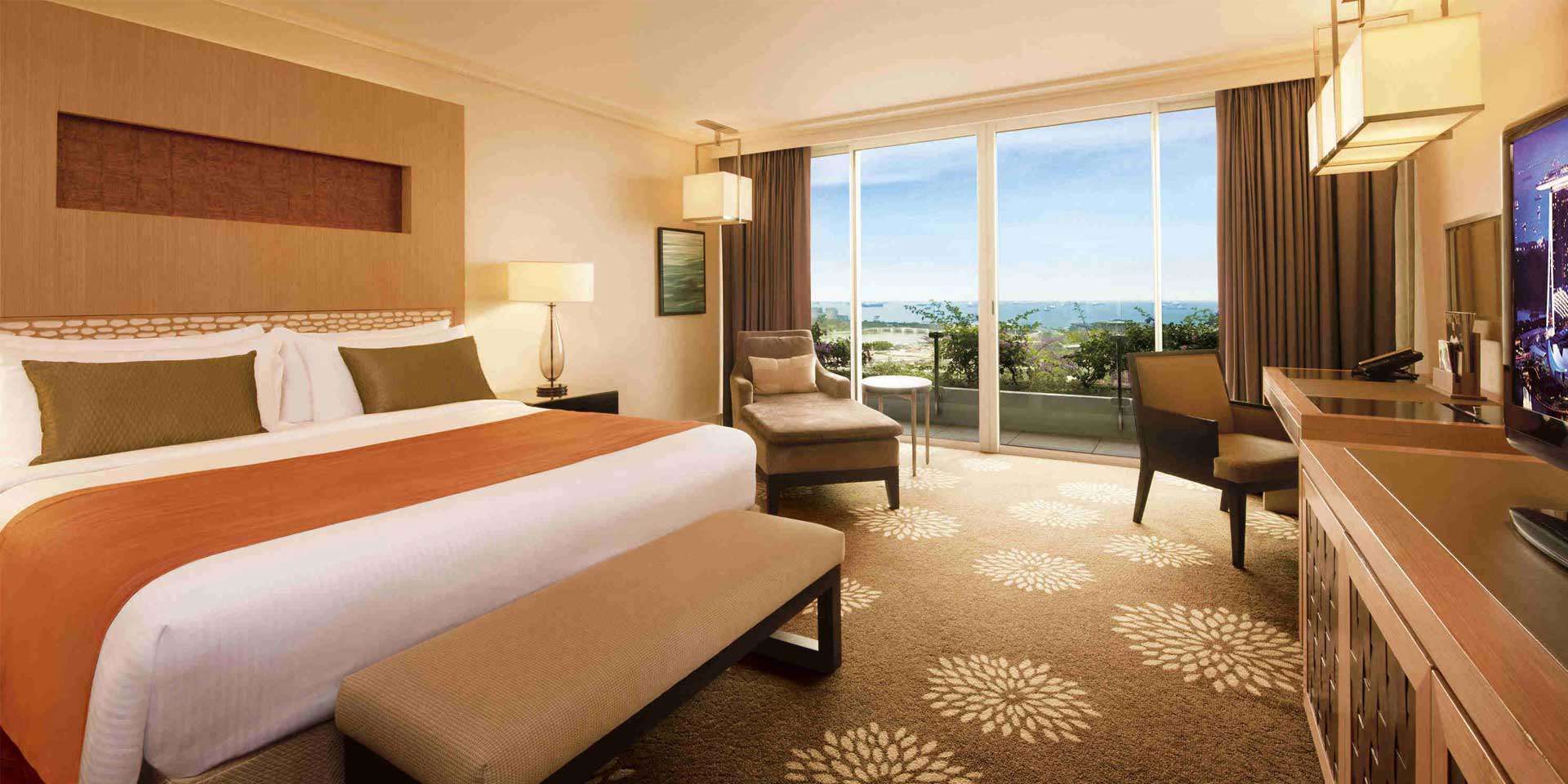 新加坡滨海湾金沙酒店，大床与花园景观